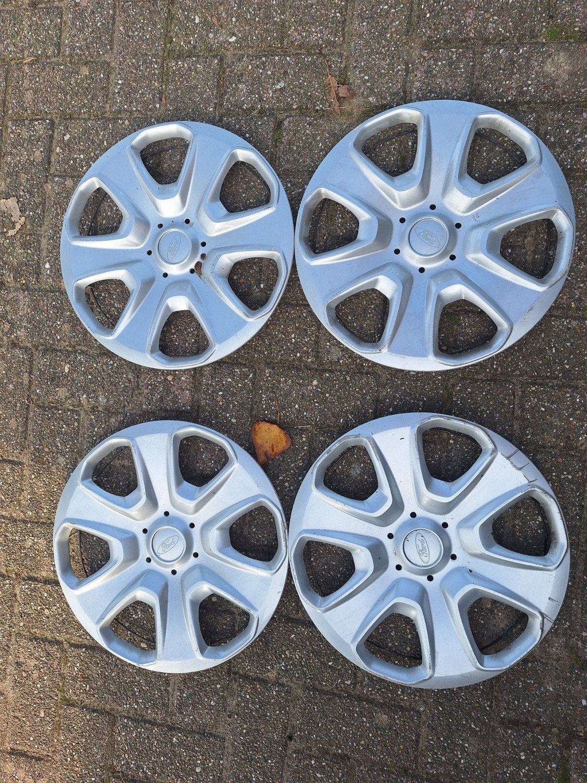Ford Fiesta wieldoppen 15 inch (set van 4), Auto diversen, Ophalen of Verzenden, Gebruikt