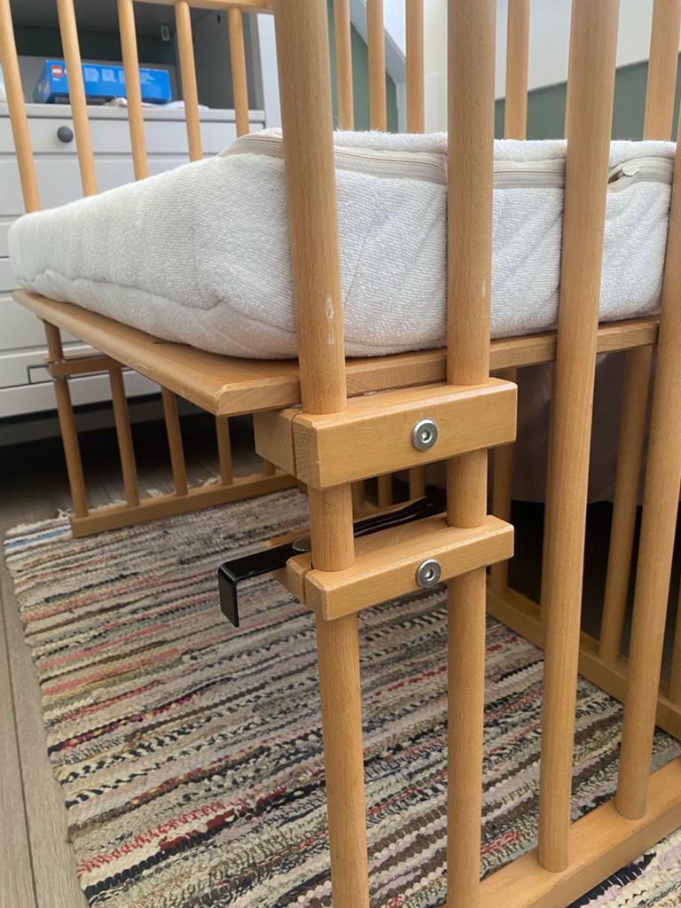 Houten co-sleeper/aanschuifbedje met matras, Ophalen, Gebruikt, Wieg
