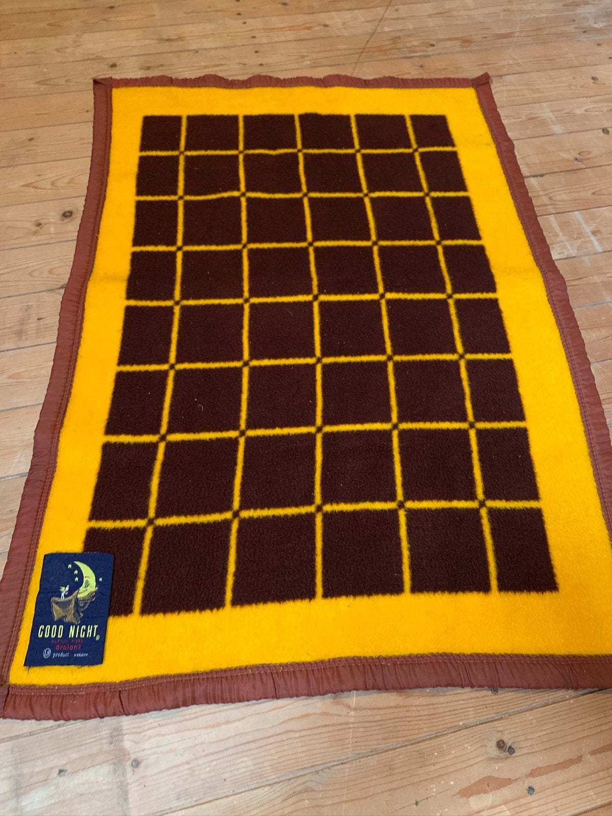 Dralon baby deken 104x70, Ophalen of Verzenden, Zo goed als nieuw, Geel, Deken