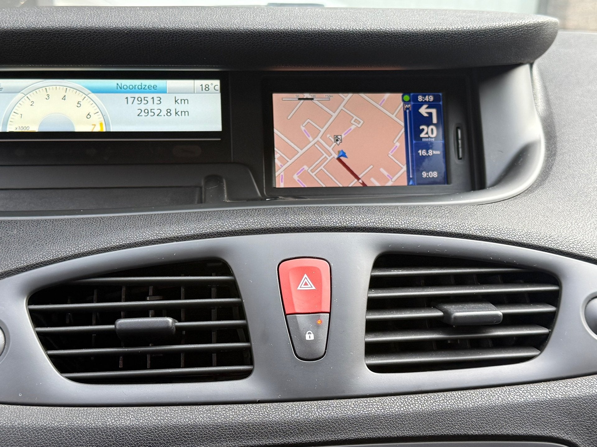 Renault Scénic 1.6 NAVI | CLIMATE | CRUISE | TREKHAAK | NAP, Auto's, Voorwielaandrijving, Gebruikt, 4 cilinders, Handgeschakeld