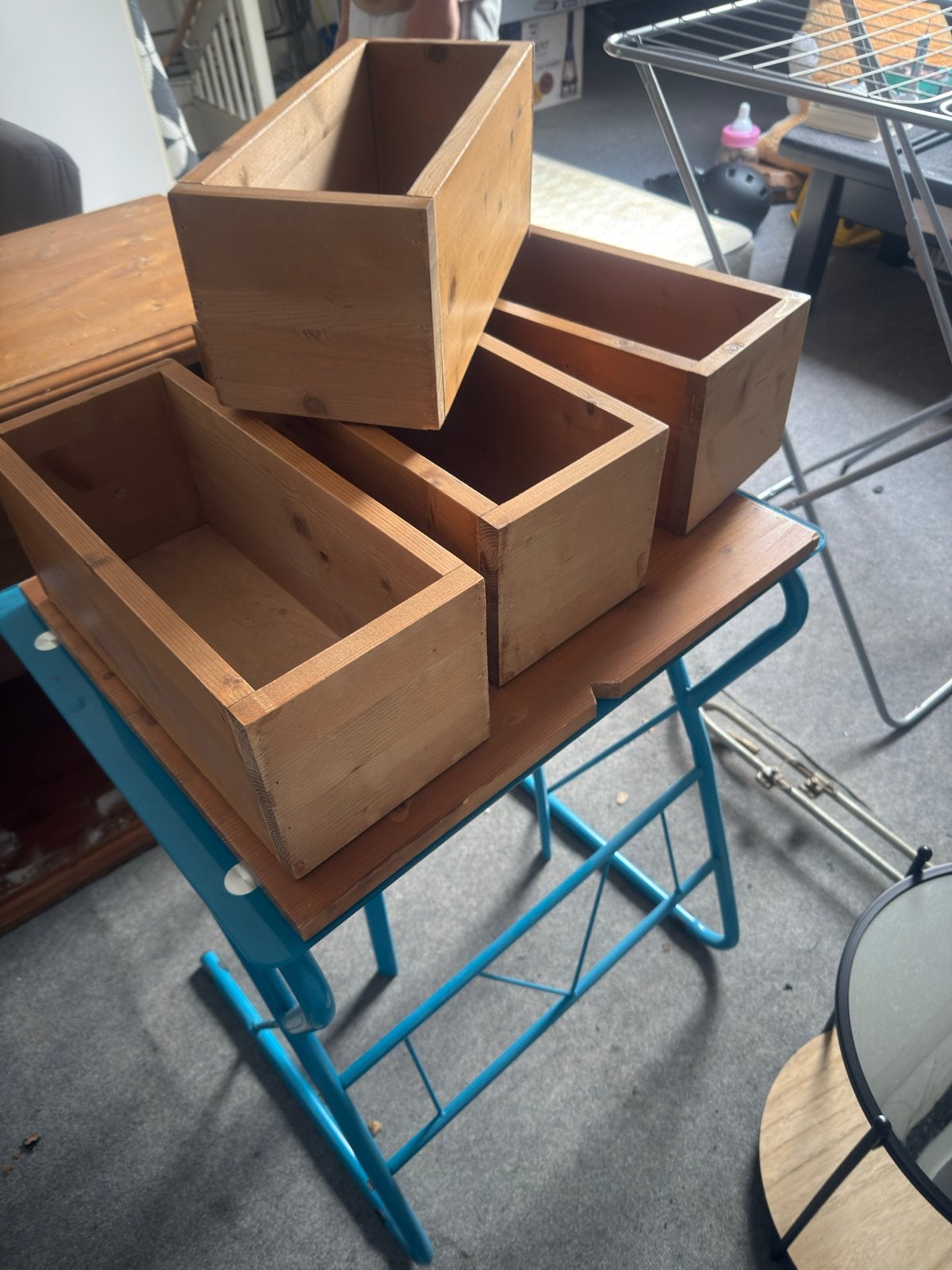 Houten lades en bureau met blauw onderstel, Ophalen, Gebruikt