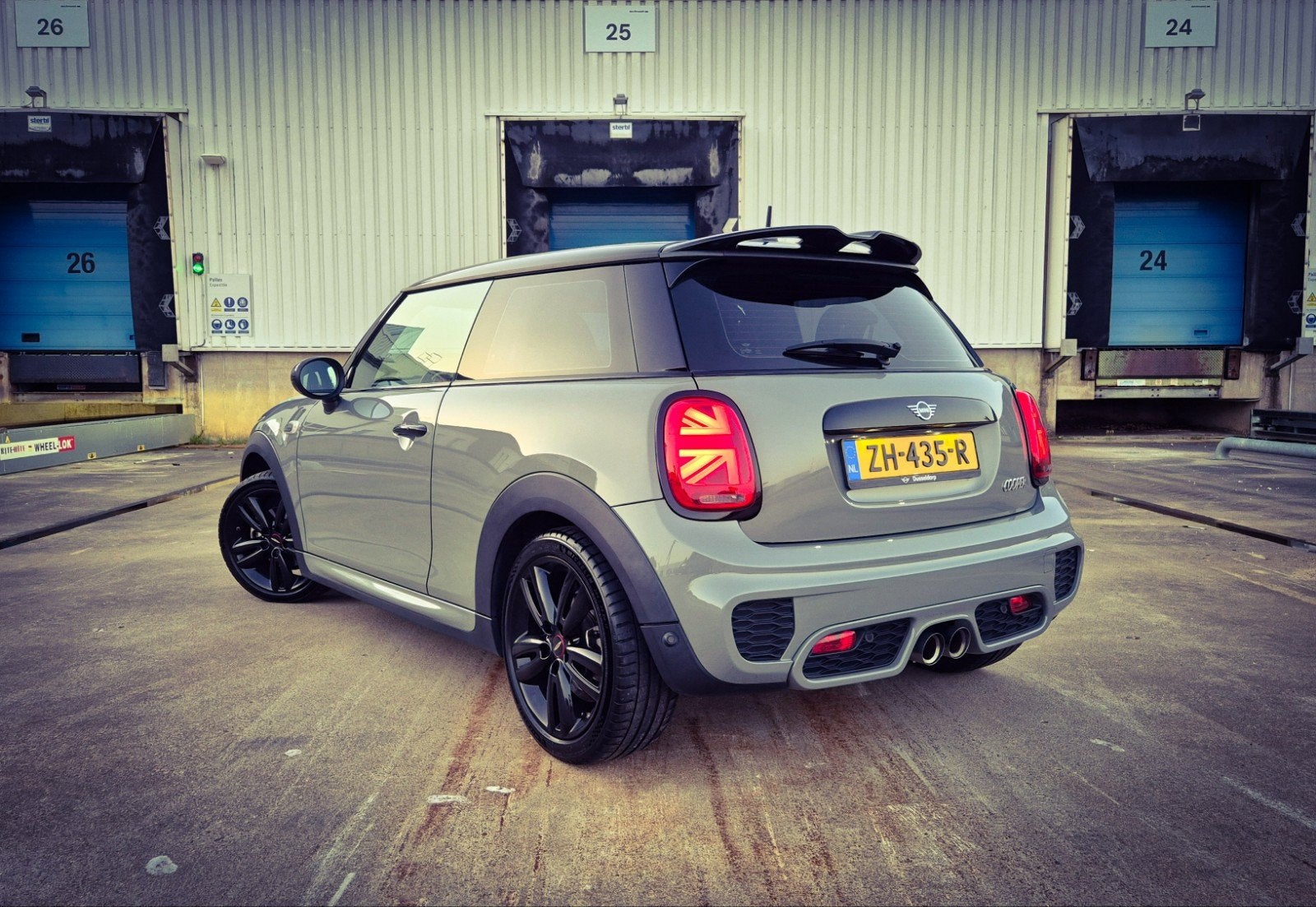 Mini Cooper JCW Trim 1.5 136pk pano navi Carplay, Auto's, Mini, Voorwielaandrijving, 136 pk, 4 stoelen, 49 €/maand