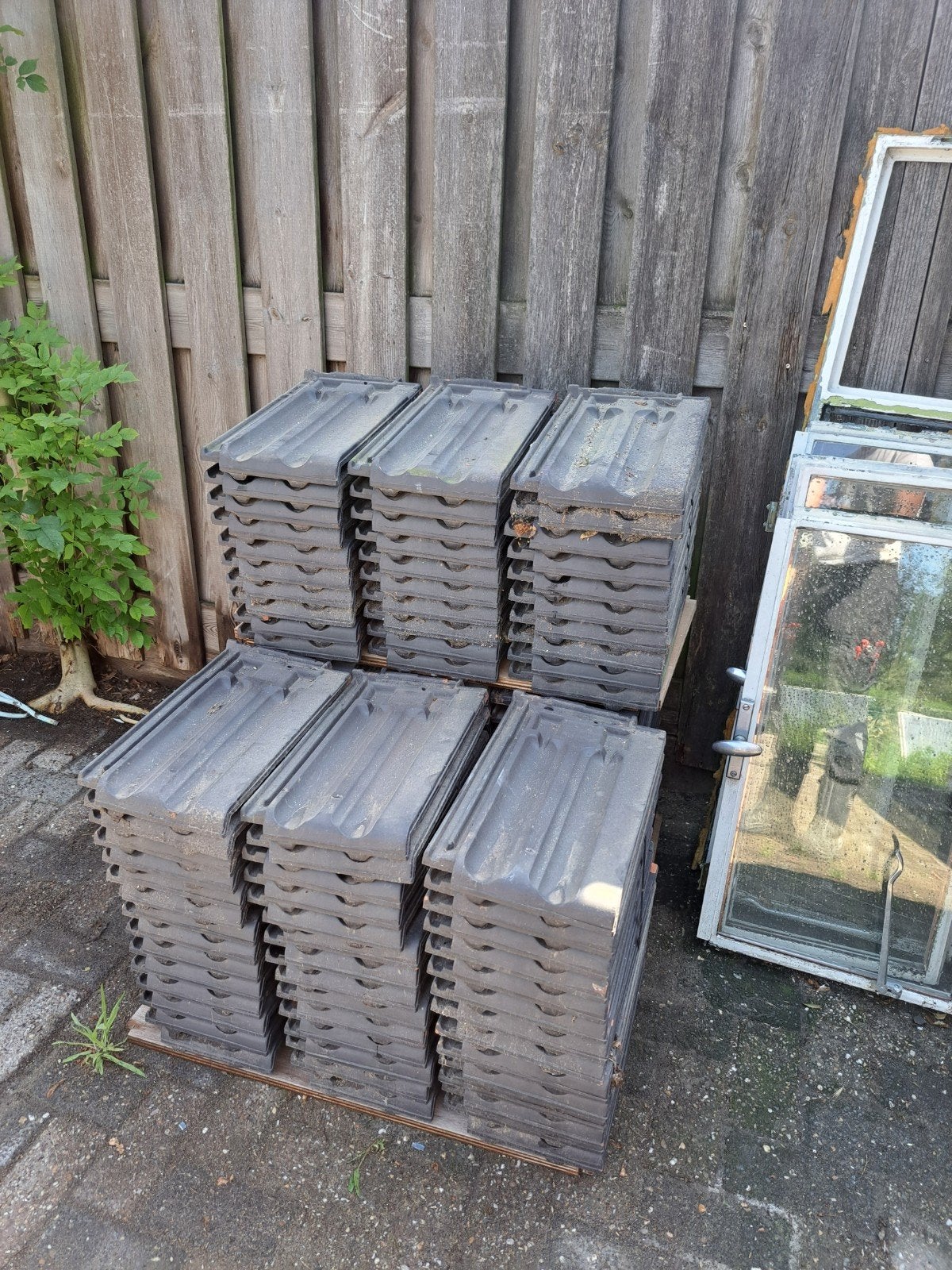 Laumans Vlakke Mulden dakpannen 114 stuks, Doe-het-zelf en Verbouw, Steen of Klei, Zwart, Nieuw, Ophalen of Verzenden