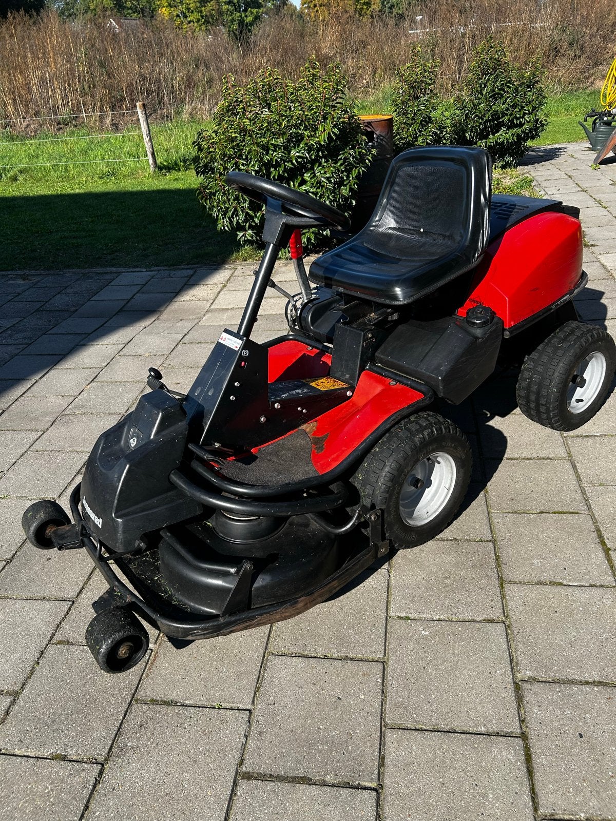 Jonsered zitmaaier hydrostaat, Ophalen, Cirkelmaaier, Gebruikt, Benzine-grasmaaier