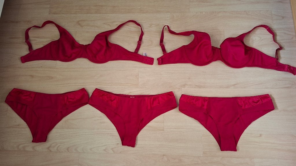 Rood Lingerie Setje - Hunkemoller BH's (75E) en Slips (L), Hunkemöller, Ophalen of Verzenden, Rood, Setje