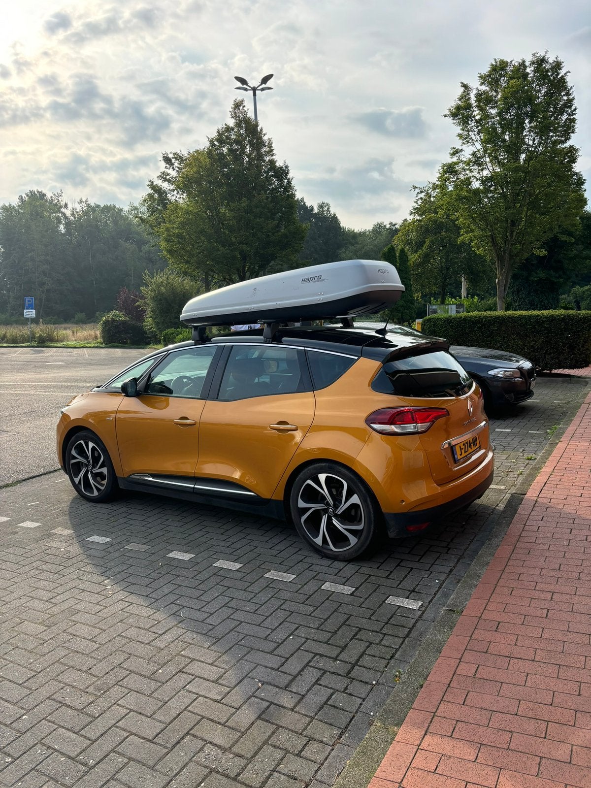 Dakdragers en dakkoffer Renault Scenic te huur, Ophalen