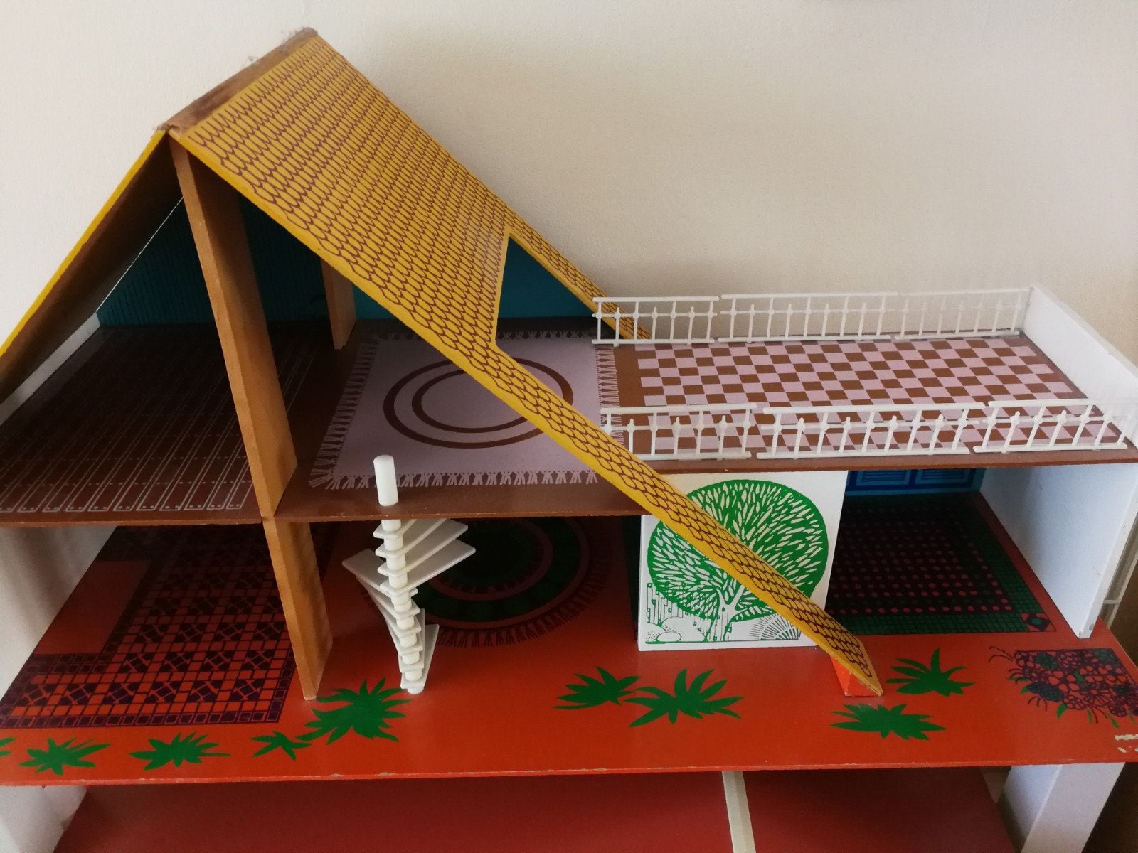 Poppenhuis van OKWA met prachtig terras, Ophalen, Poppenhuis