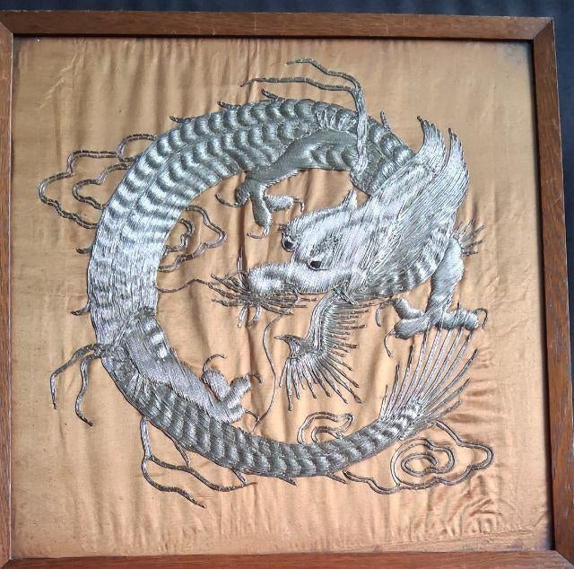 Japanse zilverdraad geborduurde  draak, Antiek en Kunst, Ophalen of Verzenden