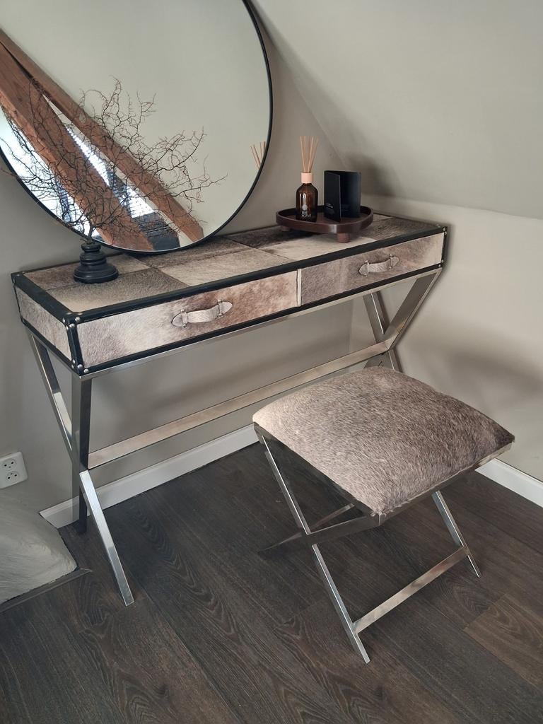 Side table met kruk. Kaptafel, Ophalen, 50 tot 100 cm, Minder dan 100 cm