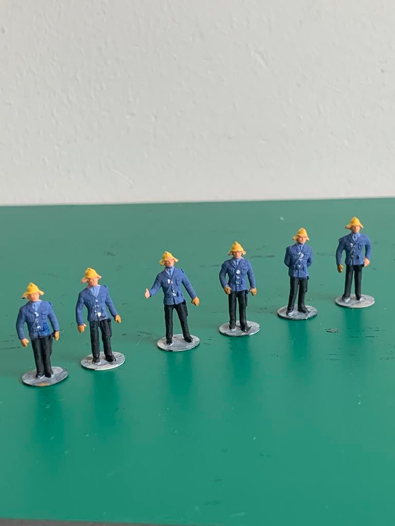 Modeltrein-baan H0 6 brandweer Preiser figuren, Ophalen of Verzenden, Zo goed als nieuw, Groter dan 1:35, Figuur of Figuren
