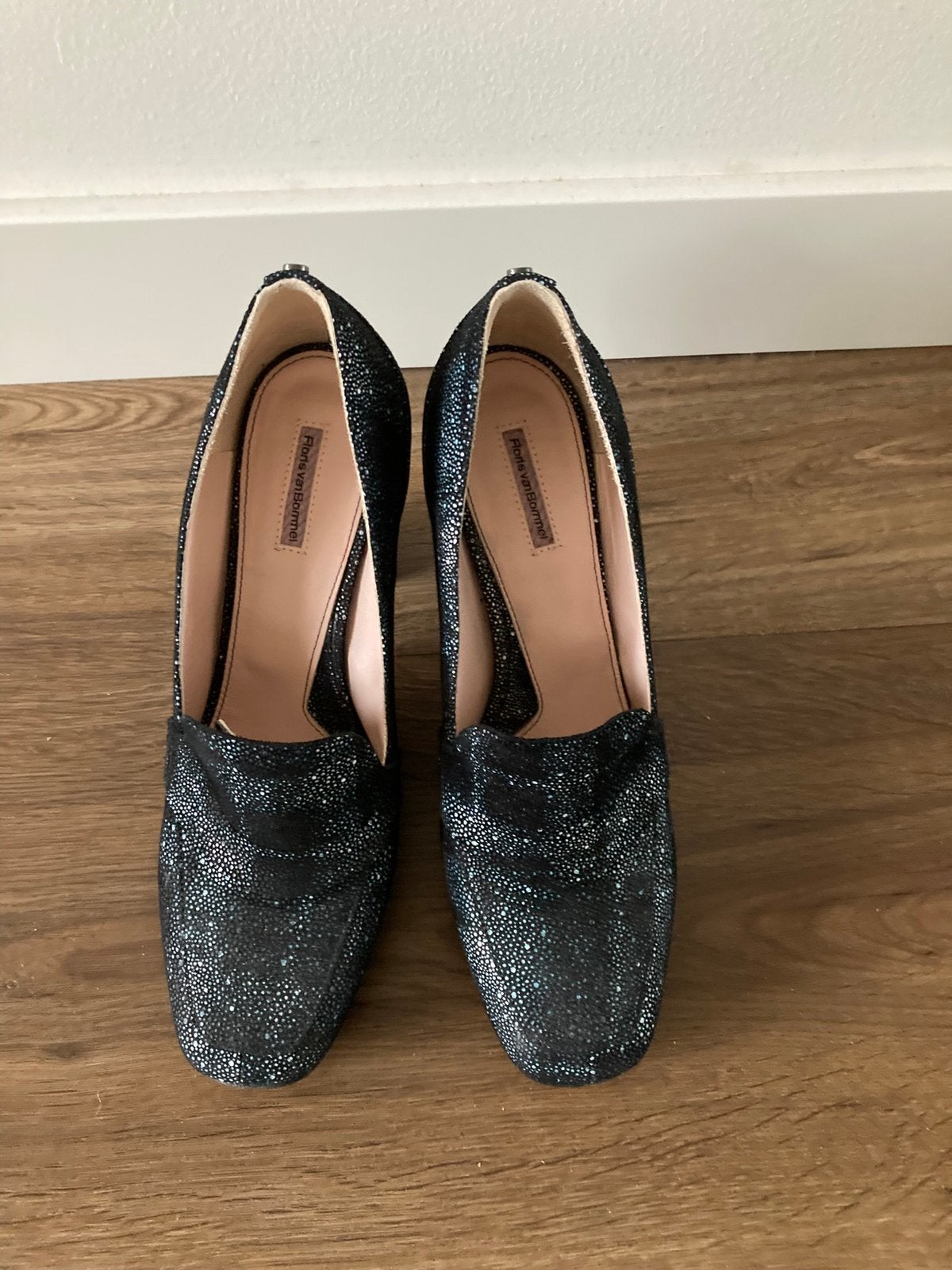 Nieuw! Prachtige pumps Floris van Bommel, maat 39!, Ophalen of Verzenden, Zo goed als nieuw, Blauw