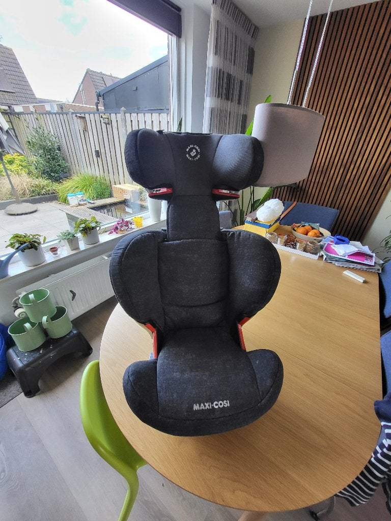 Autostoeltje, Autogordel of Isofix, Zo goed als nieuw, Slaapstand, Maxi-Cosi