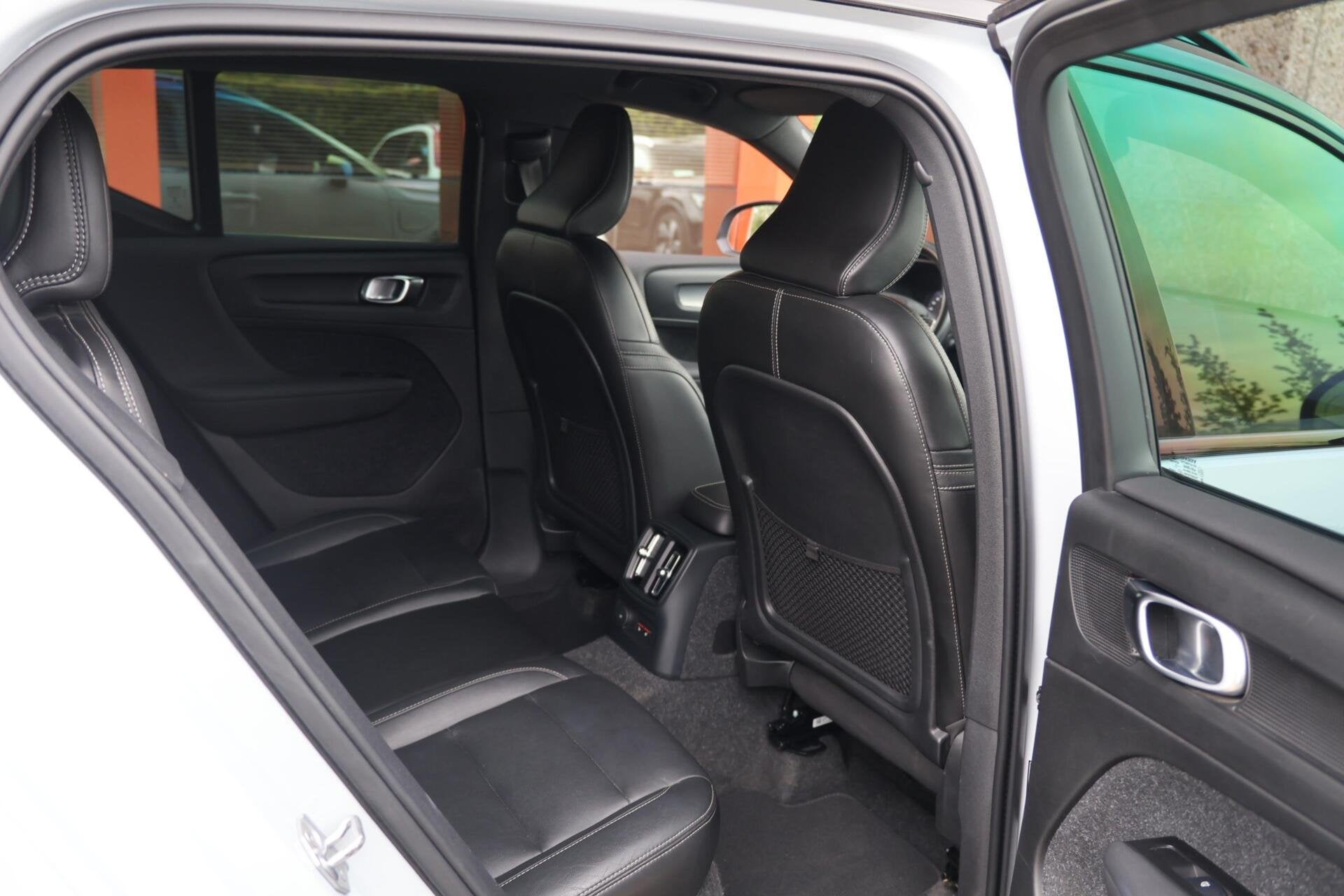 Foto 25 van Volvo XC40 T4 Recharge R-Design | Stoelverwarming | Trekhaak