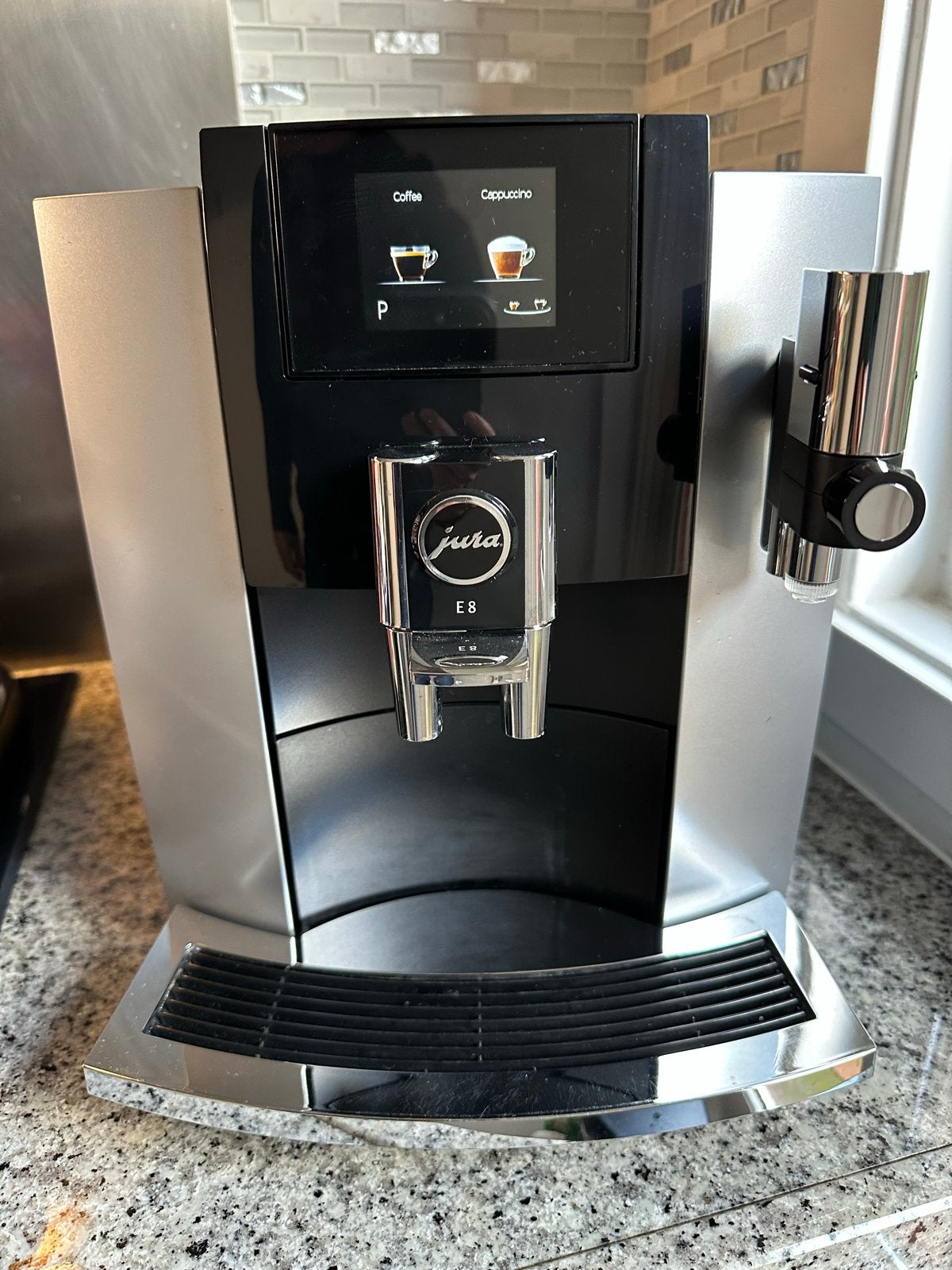 Foto 2 van JURA E8 koffiemachine touchscreen slechts 1647 bereidingen