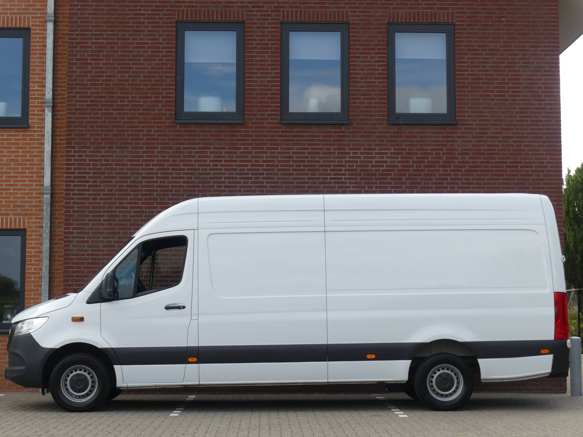 Mercedes-Benz Sprinter 317 CDI L3H2 Camera/PDC/Navigatie/Tre, Auto's, Automaat, Dealer onderhouden, Achterwielaandrijving, Gebruikt