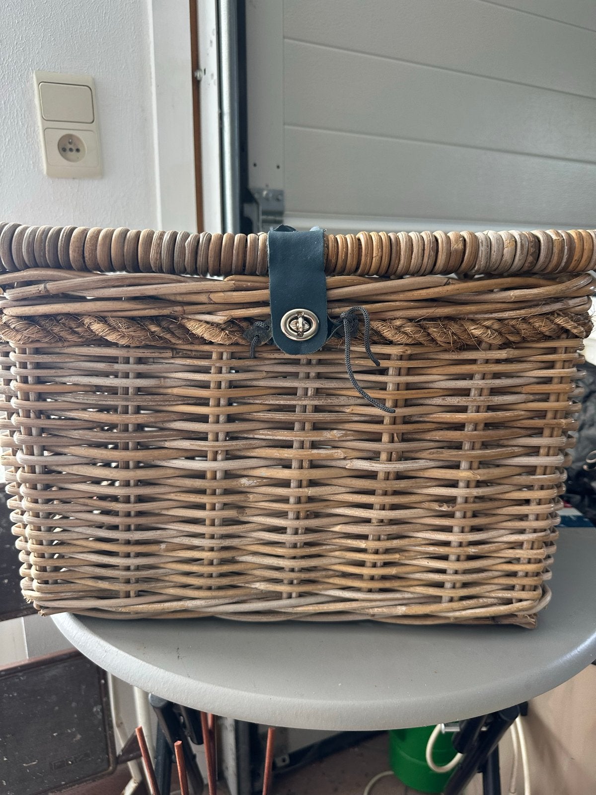 Mooie rieten fietsmand met deksel en handvatten, Ophalen, Gebruikt, Fietsmand