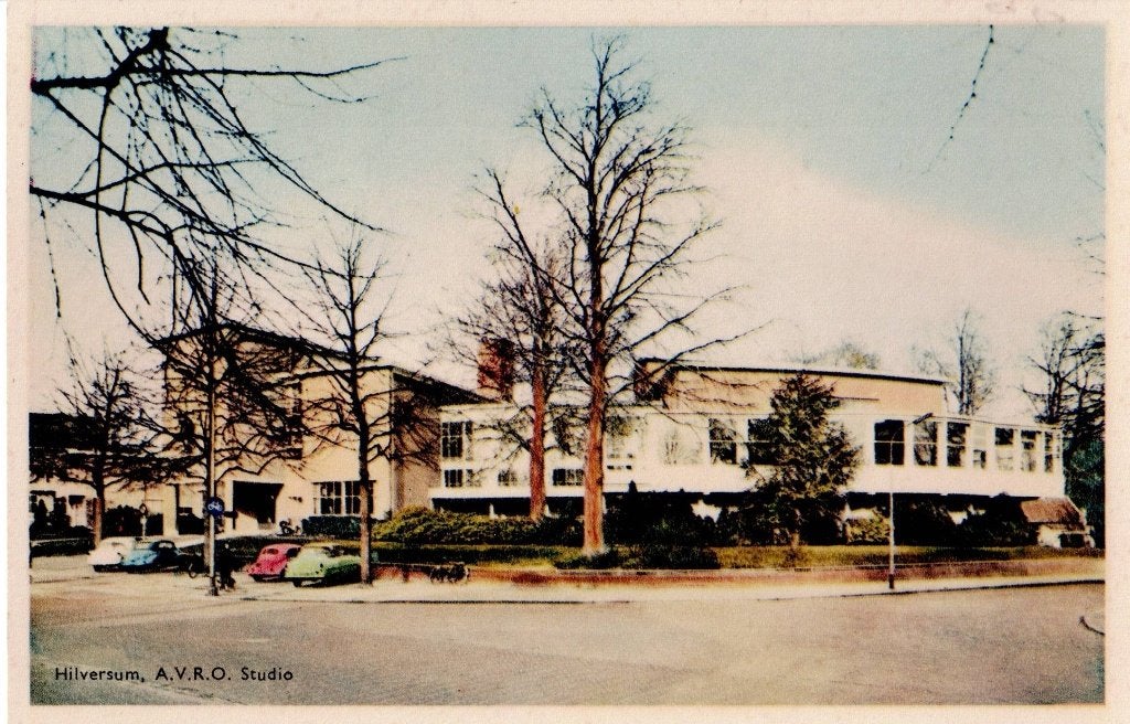 Hilversum – A.V.R.O. Studio., Verzamelen, Ophalen of Verzenden, 1940 tot 1960, Ongelopen, Noord-Holland