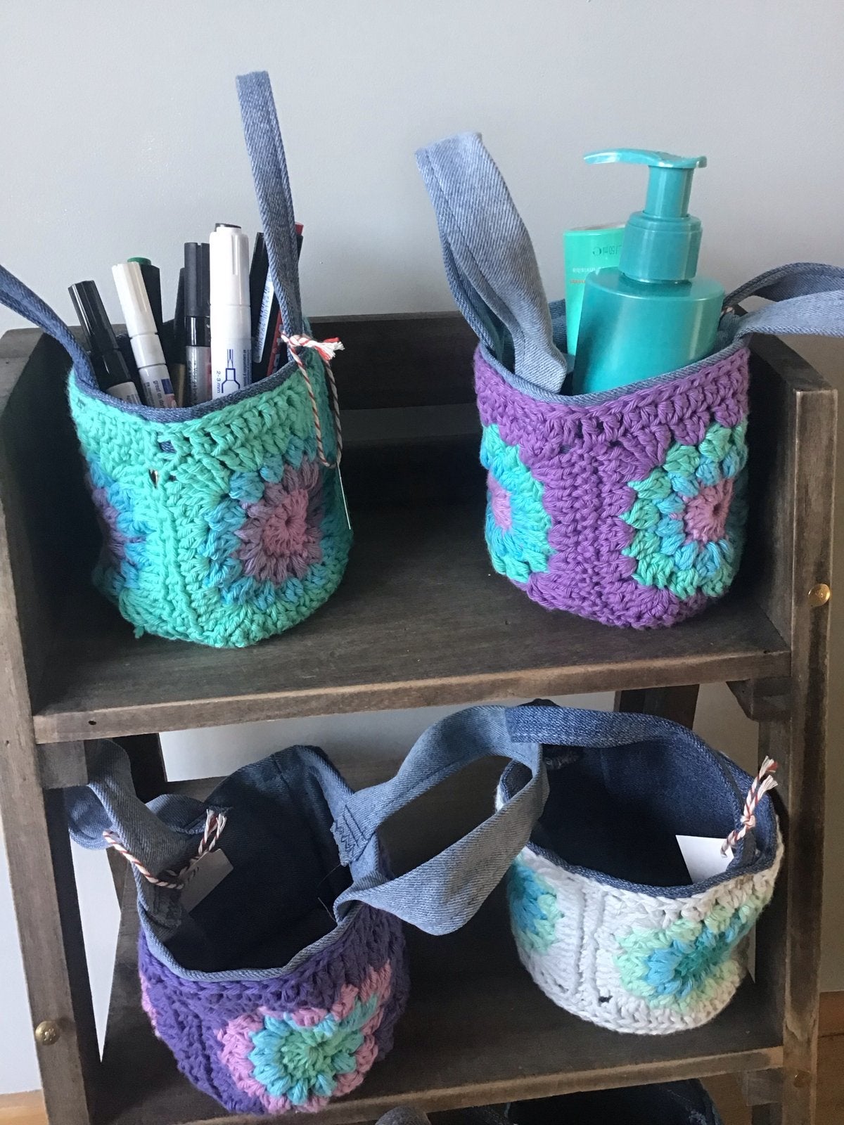 Gehaakte mandjes met voering van gerecycled spijkerstof, Textiel, Handgemaakt, Rond, Nieuw