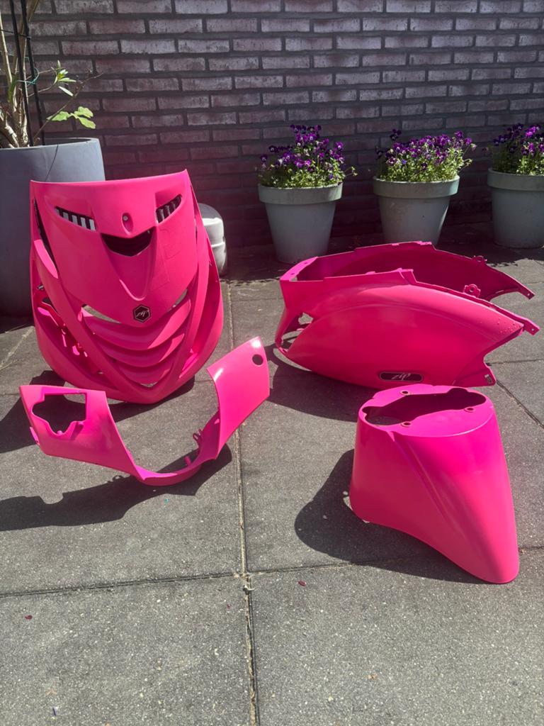 Piaggio zip kappen rose gespoten, Ophalen of Verzenden, Benzine, Zip