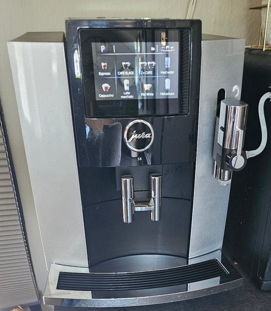 Jura S8 Moonlight Silver Zeer goede staat met 6 mnd garantie, Witgoed en Apparatuur, Koffiezetapparaten, Ophalen, Gebruikt, 10 kopjes of meer