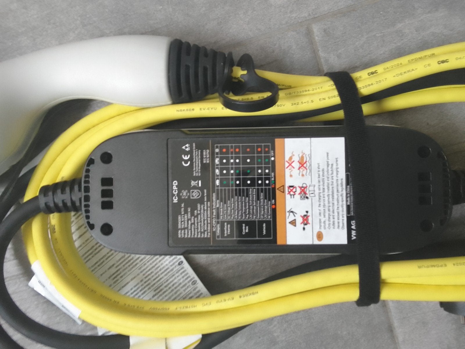 VW AG Laadkabel Type 2 naar Schuko (IC-CPD), Auto diversen, Laadpalen, Zo goed als nieuw, Laadkabel, Ophalen of Verzenden