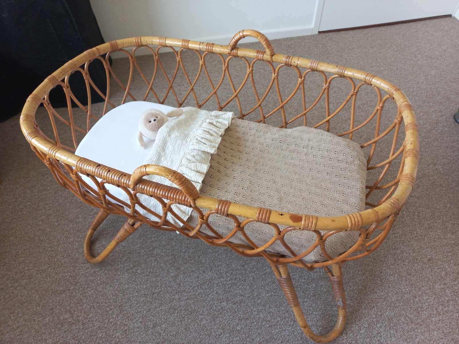 Rotan Babywiegje met matrasje, lakentje en dekentje., Kinderen en Baby's, Ophalen, Wieg