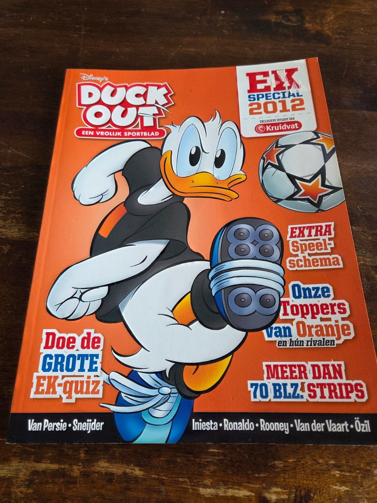 Disney's Duck Out EK Special 2012 - Een Vrolijk Sportblad, Ophalen of Verzenden, Gelezen, Sport en Vrije tijd
