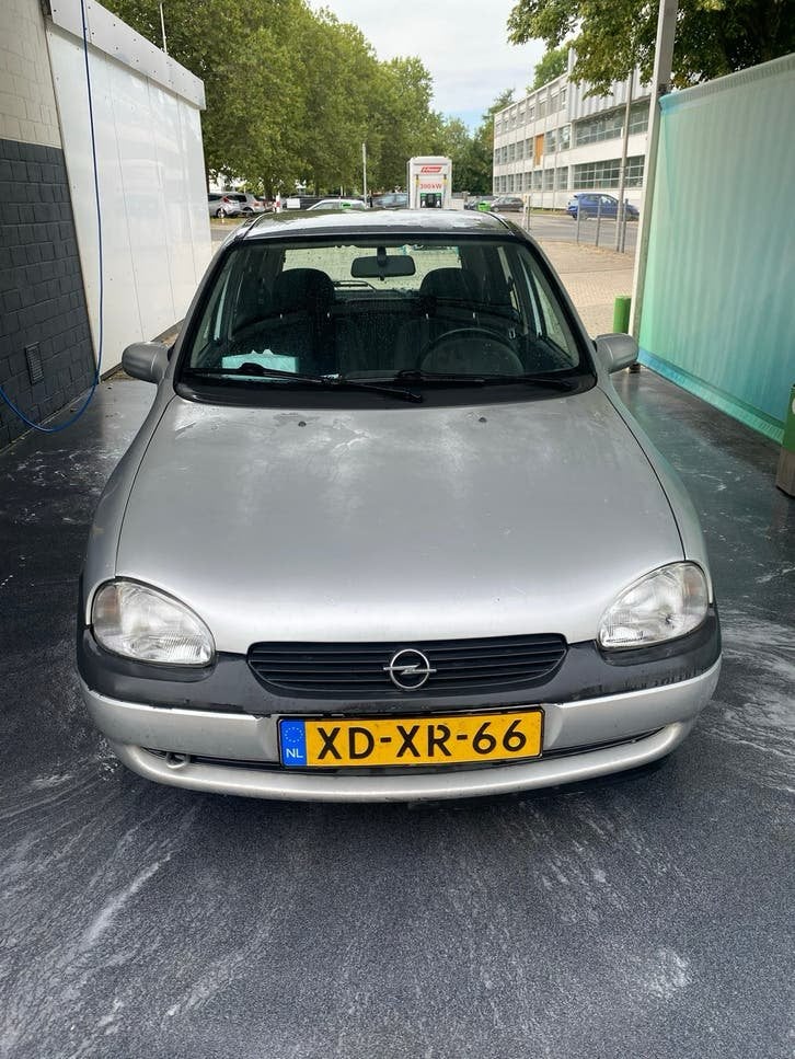 NIEUWE APK Opel Corsa 1.2 I 16V 5D 1998 Grijs, 880 kg, Origineel Nederlands, Handgeschakeld, Particulier