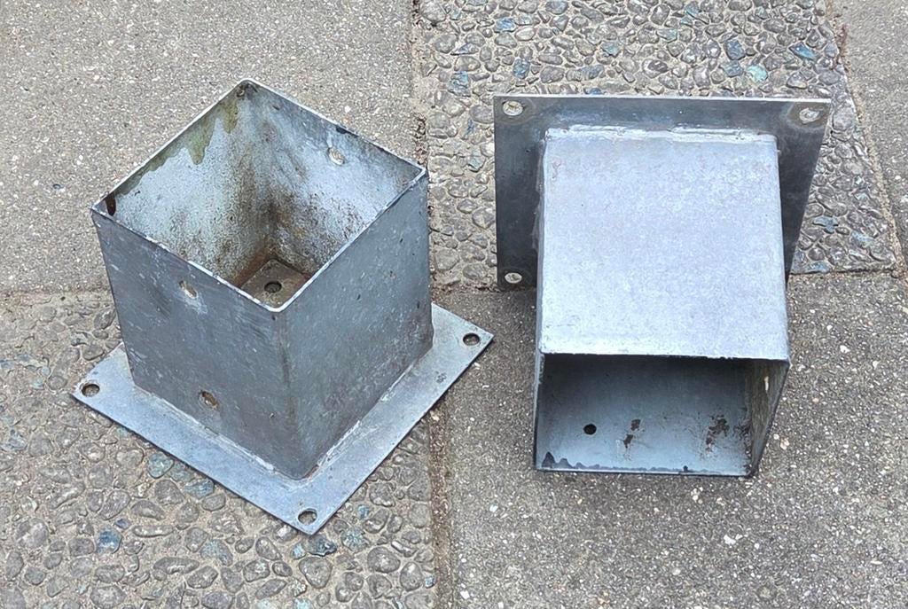 Metalen paalhouders (11,5x11,5) voor houten palen - 2 stuks, Ophalen of Verzenden, Gebruikt, Minder dan 180 cm, Palen