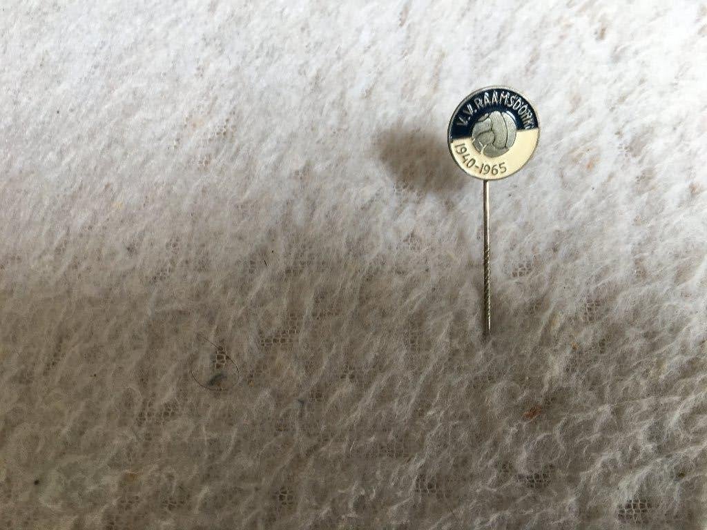 speldjes auto voetbal steden gebouwen en andere Hannover, Verzamelen, Speldjes, Pins en Buttons, Verzenden, Zo goed als nieuw