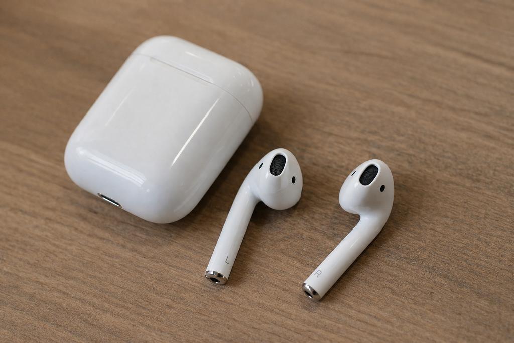 airpods 1 zeer goede staat, Ophalen, Apple, In oorschelp (earbud), Wit
