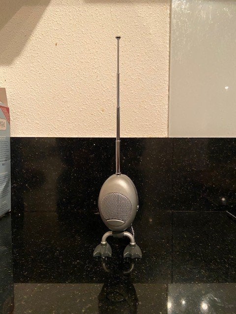 Vintage novely scan radio rechtopstaand oortjes '90, Ophalen of Verzenden, Nieuw, Transistorradio