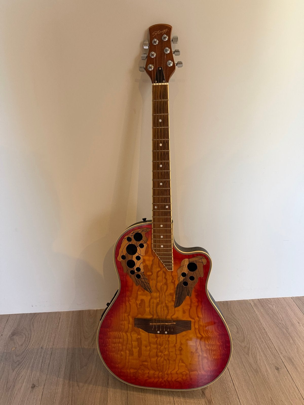 Stagg elektro-akoestische gitaar (Roundback / Ovation stijl), Ophalen, Zo goed als nieuw, Western- of Steelstringgitaar, Met (piezo-)element