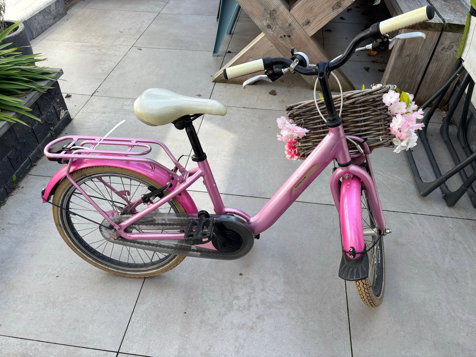 Batavus meisjesfiets 20 inch met mandje en bagagedrager, Fietsen en Brommers, Ophalen, Gebruikt, Velgrem, Handrem