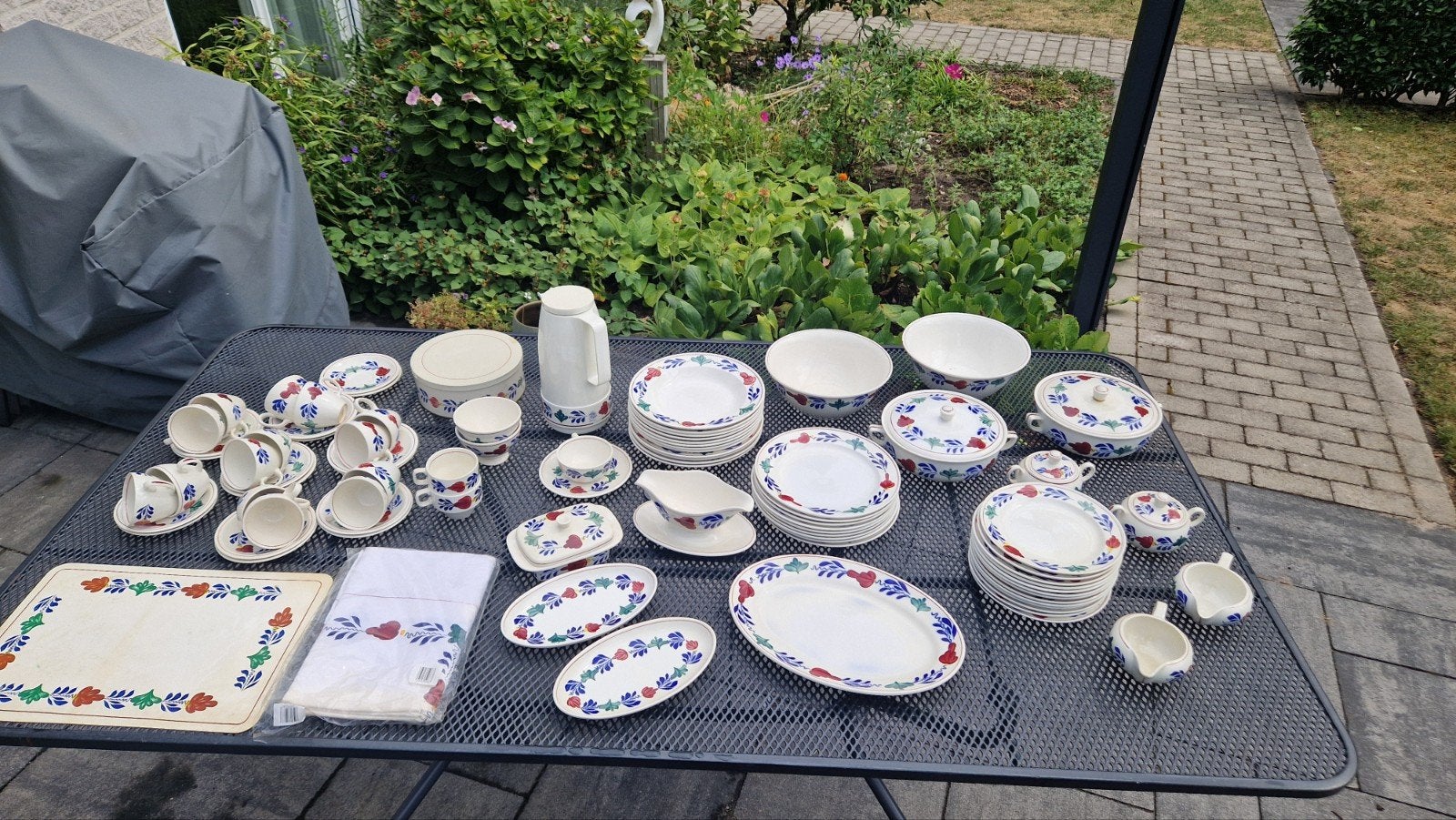 Uitgebreid boerenbont servies, Huis en Inrichting, Keuken | Servies, Ophalen of Verzenden, Aardewerk