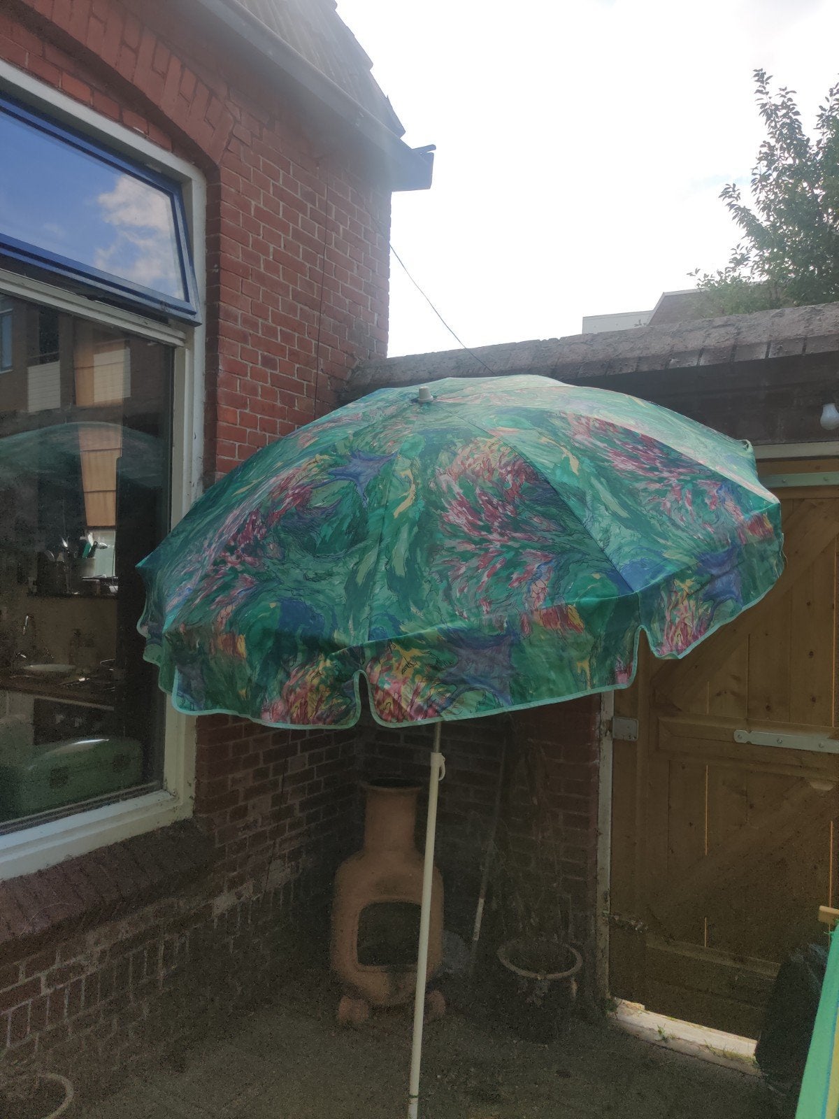 Strandparasol met retro bloemenprint, Ophalen of Verzenden, Gebruikt, 1 tot 2 meter, Strandparasol