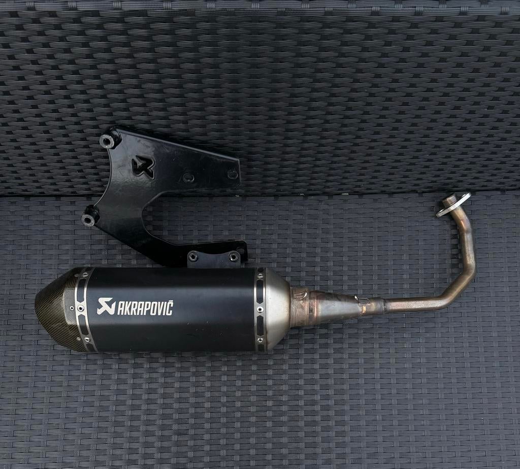 Akrapovic uitlaat 4t 4V - ORGINEEL, Fietsen en Brommers, Brommeronderdelen | Scooters, Ophalen of Verzenden, Zo goed als nieuw