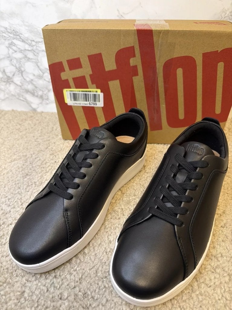 FitFlop Rally Trainers dames leren sneakers zwart maat 38, 4th Floor, Foundry Building77 Fulham Palace Rd (of 2 Smiths Square)London, W6 8AFUnited Kingdom