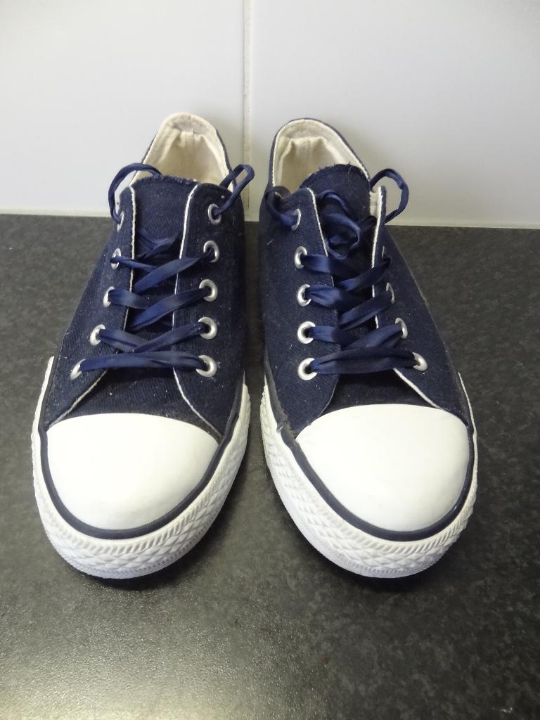 Blauwe gympen met lichte glitter maat 36, Meisje, Schoenen, Ophalen of Verzenden, Zo goed als nieuw