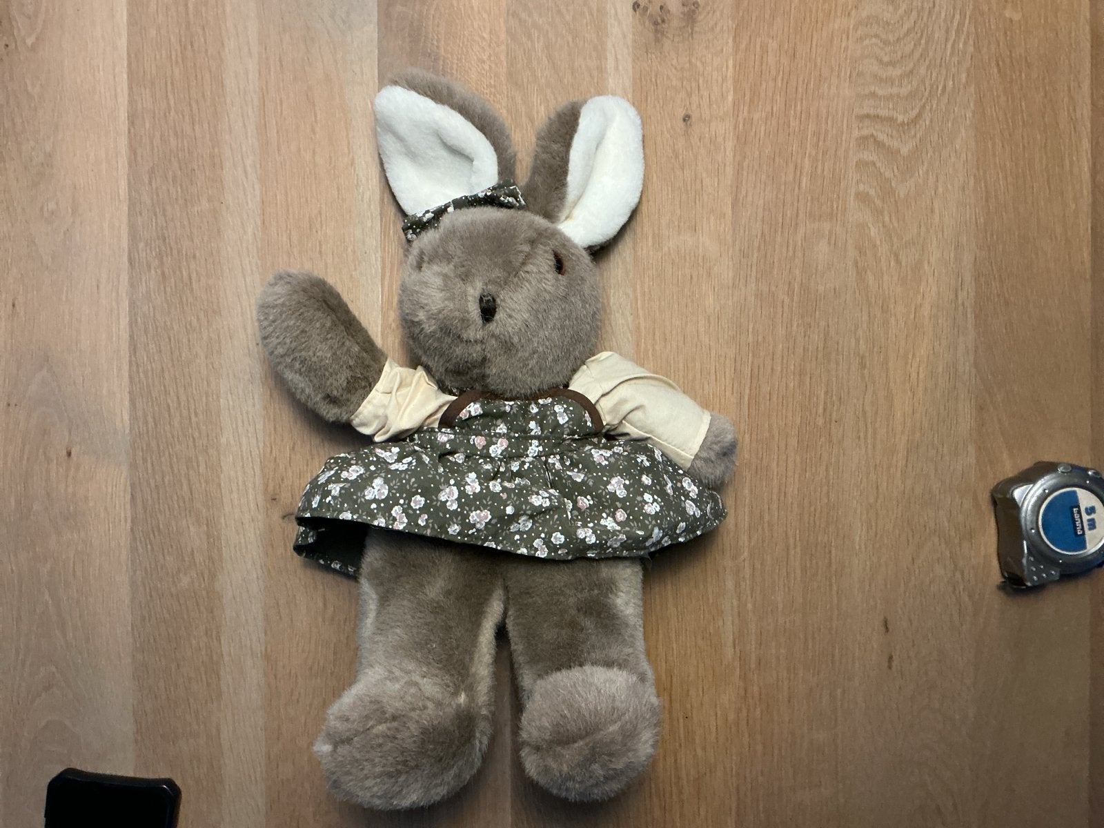 Schattig konijnenknuffel met bloemenjurkje, Konijn, Ophalen of Verzenden, Zo goed als nieuw, Middelgroot (20 tot 80 cm)