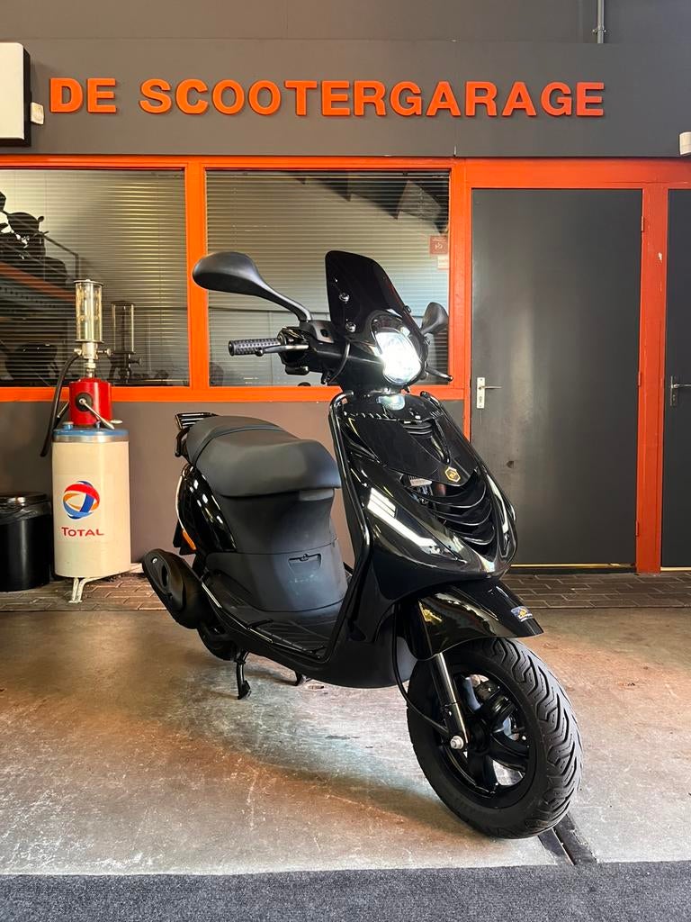 Piaggio Zip Brom 45km e3 SP 2017 FULL Black on Black, Fietsen en Brommers, Scooters | Piaggio, Gebruikt, Piaggio, Piaggio, Maximaal 45 km/u