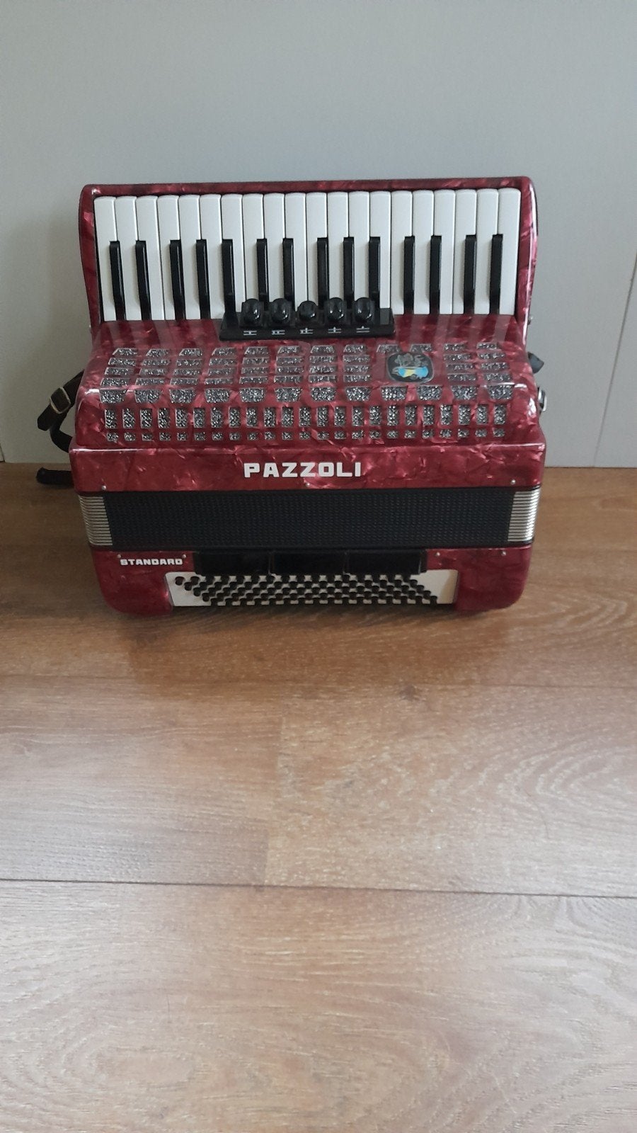 Accordeon 80 bassen, Gebruikt, Met riemen, 80-bas, Toetsaccordeon