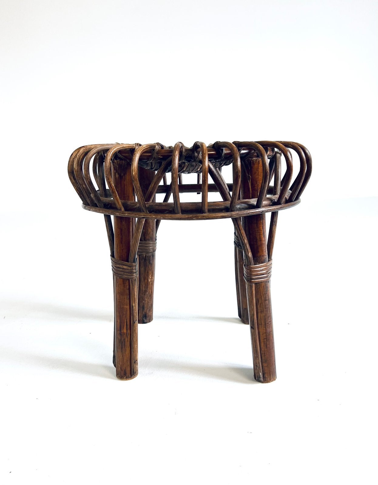 Vintage rotan kruk, Frankrijk ‘60, Huis en Inrichting, Met voetsteun, Ophalen of Verzenden, Zo goed als nieuw, Riet