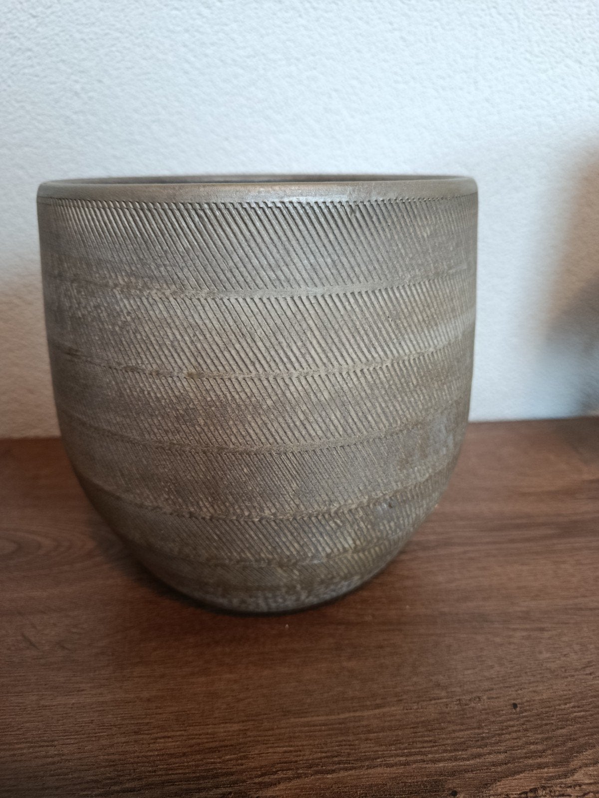 Mooie bloempot met patroon, doorsnede 18 cm, Ophalen, Overige materialen, Rond, Zo goed als nieuw