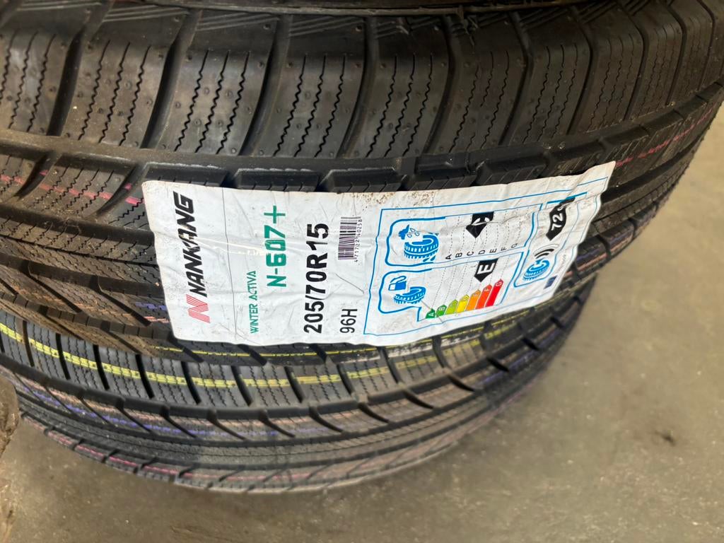 4x winter all season 205/70/15 nieuw, Auto-onderdelen, Ophalen, 15 inch, Nieuw, Band(en)