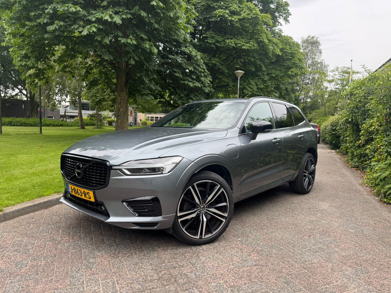 Volvo XC60T8 Twin Engine R-Design 2017 | B&W | DashCam, Auto's, Automaat, Zwart, 1969 cc, 320 pk