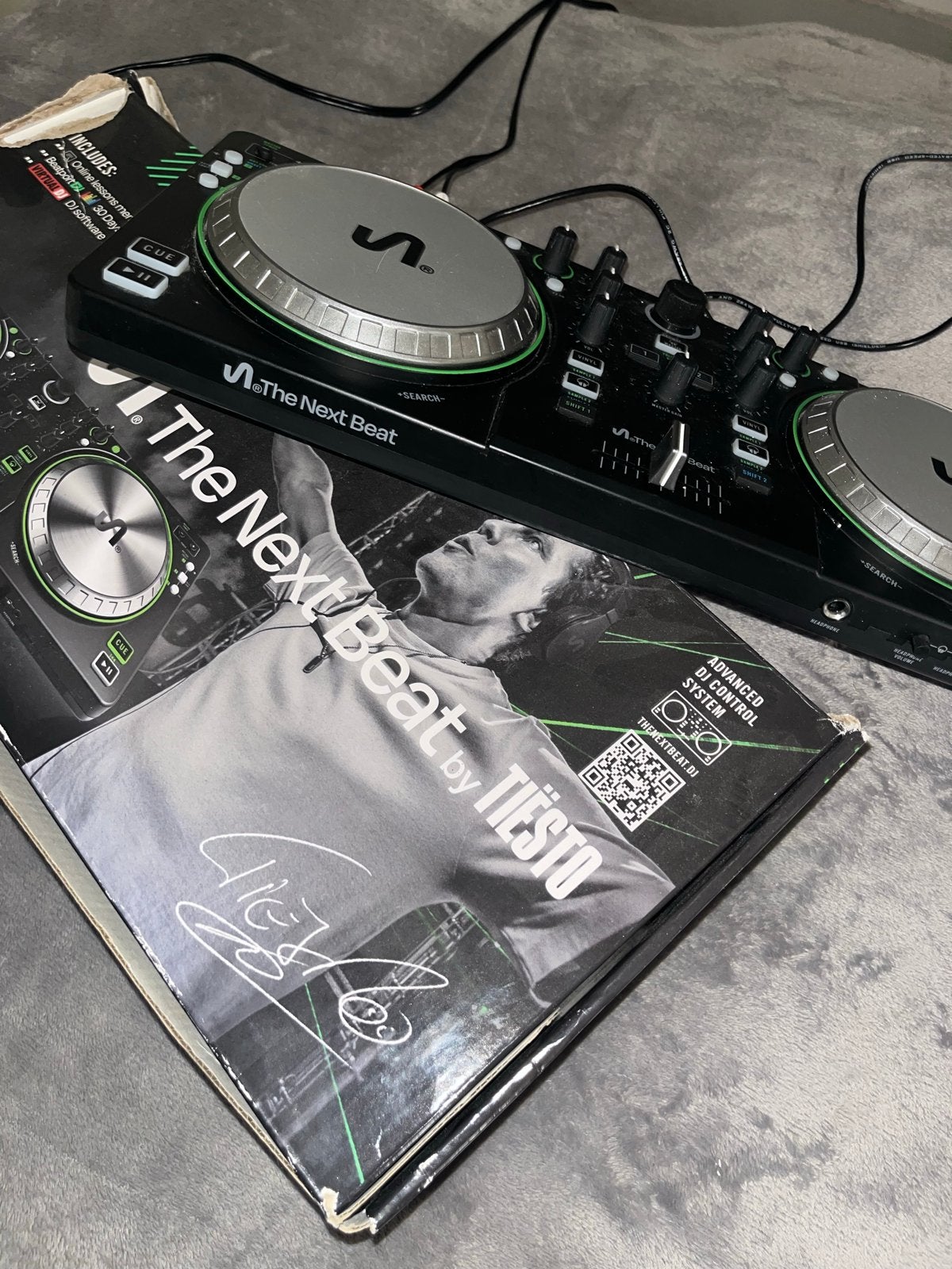 The Next Beat by Tiësto DJ-controller