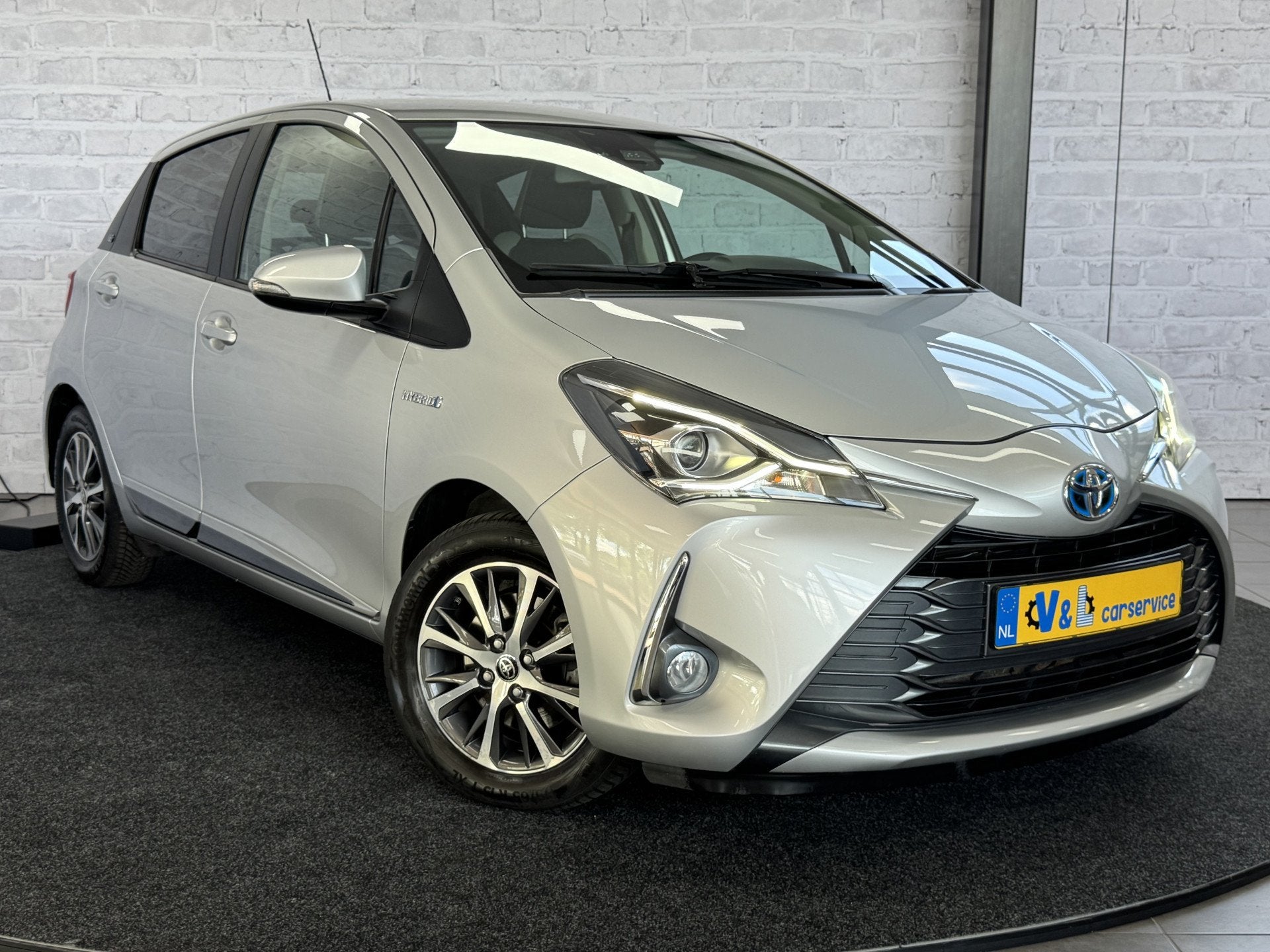Toyota Yaris 1.5 Hybrid Y20 Keyless Navi Automaat (bj 2020), Gebruikt, 4 cilinders, Bedrijf, Hybride Elektrisch/Benzine