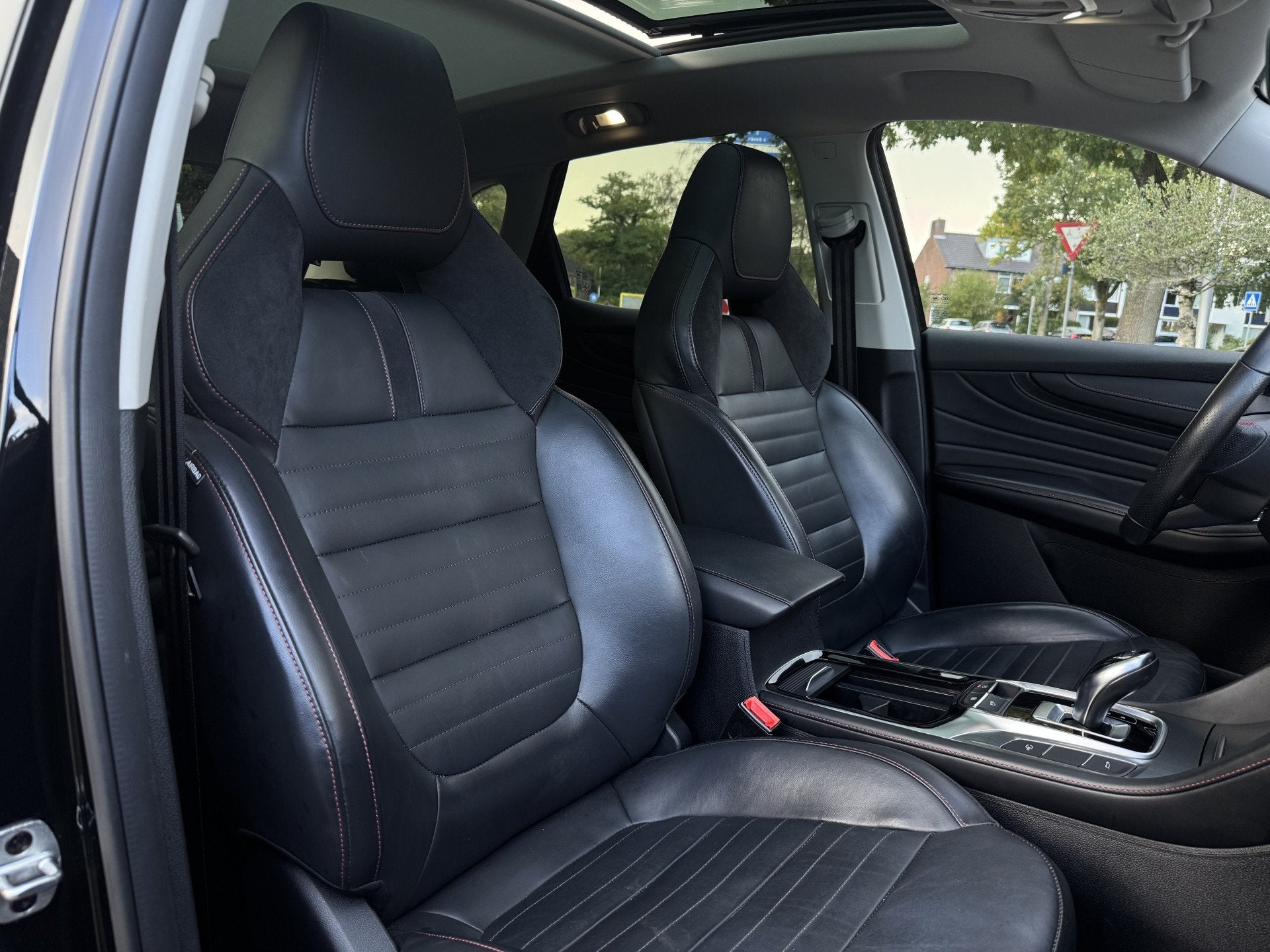 MG EHS 1.5 TGDI Luxury PHEV | Memory | Pano | 360 Camera, Auto's, Gebruikt, 4 cilinders, Verwarmde buitenspiegels, Zwart