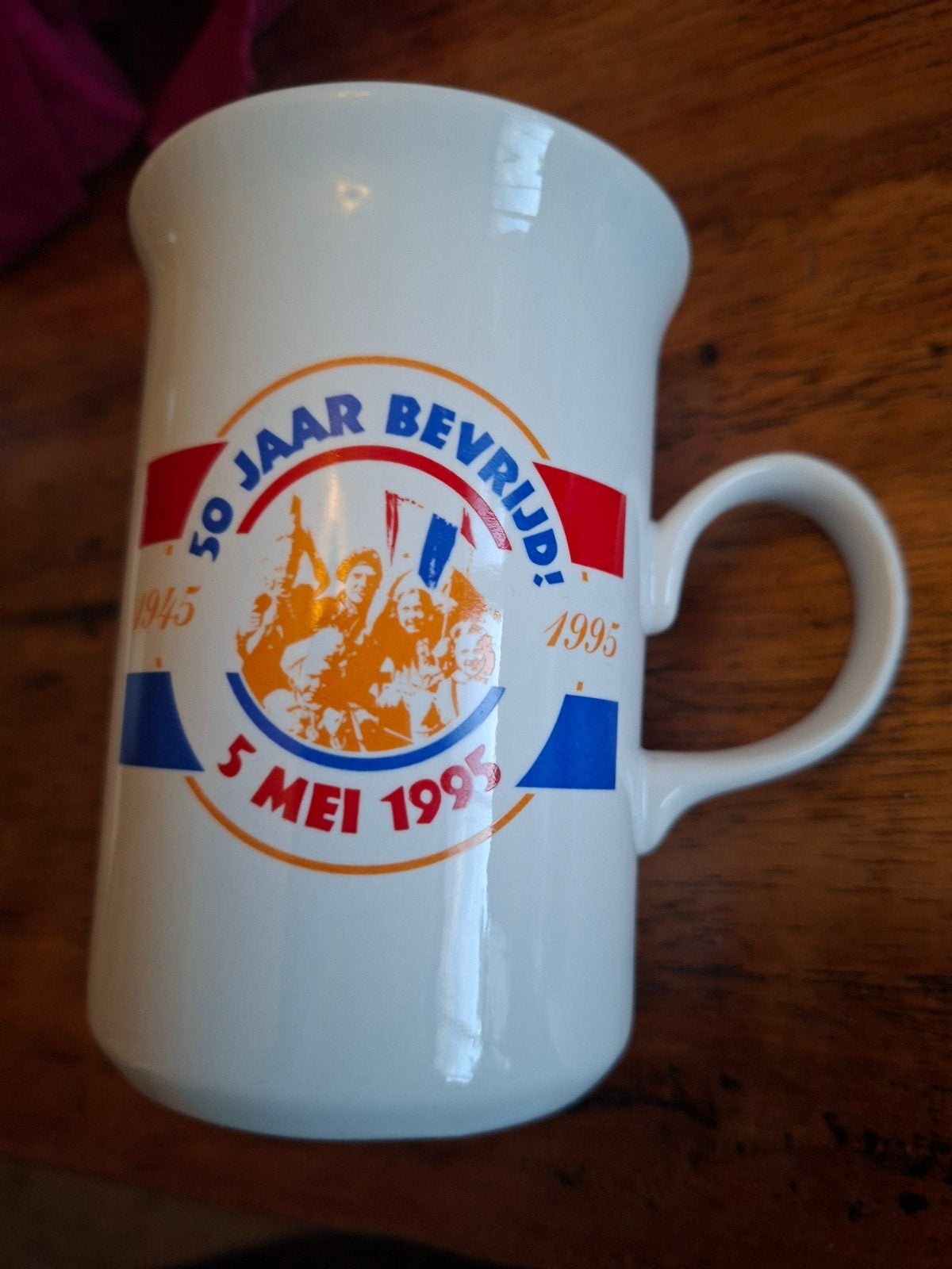 Bevrijdingsdag 1995 Herdenkingsmok - 50 Jaar Bevrijd!, Vintage, Ophalen of Verzenden, Zo goed als nieuw, Wit